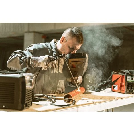 Soudeur à Inverseur De Courant Continu, Puissance Entre 25A-300A, Tension 230V, Technologie IGBT, Diamètres Des Fils 1.0mm-4.0mm - Greencut MMA300 2 Soudeur à Inverseur De Courant Continu, Puissance Entre 25A-300A, Tension 230V, Technologie IGBT, Diamètres Des Fils 1.0mm-4.0mm - Greencut MMA300 – Image 2